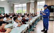 我校蓝天社志愿者协助东阳市蓝天救援队进小学进行防溺水宣讲